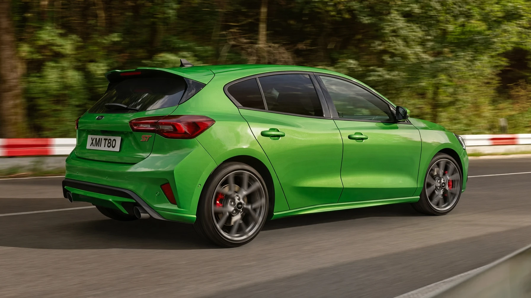 Ford Focus ST Mk4 verde visto desde el exterior