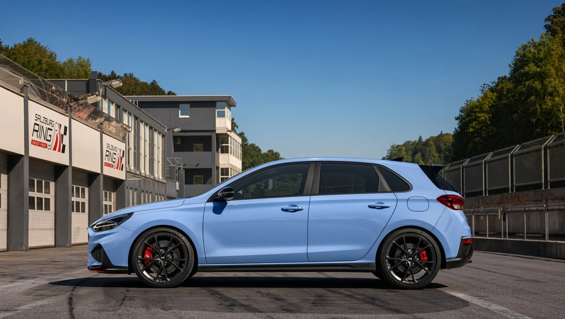 Hyundai i30 N Performance azul en vista lateral