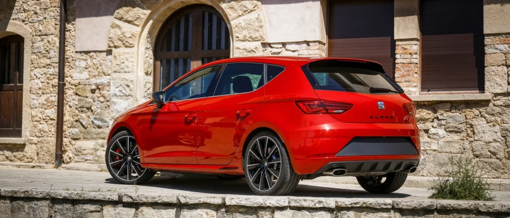 SEAT León Cupra 300 rojo, vista lateral trasera