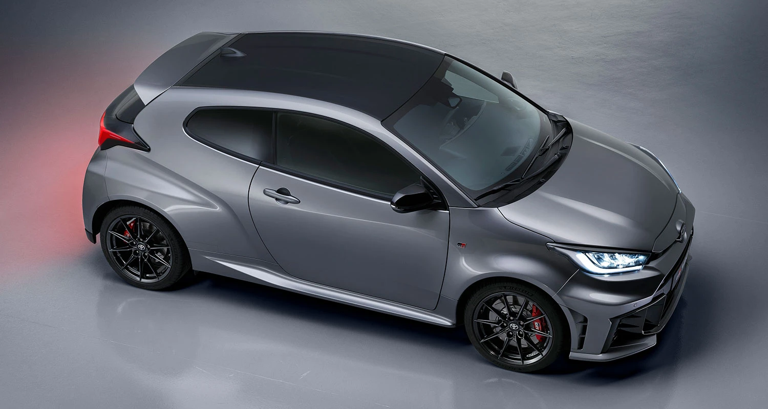 Toyota GR Yaris gris visto desde arriba