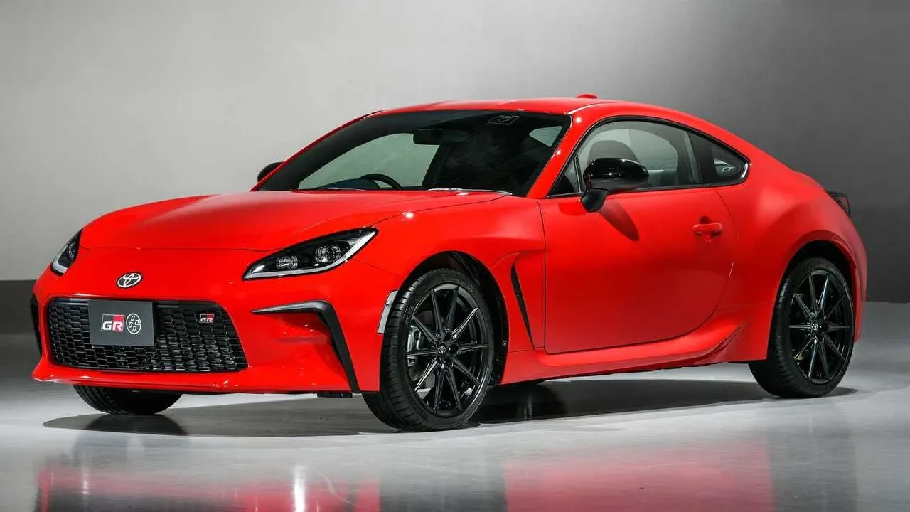 Toyota GR86 rojo, vista frontal